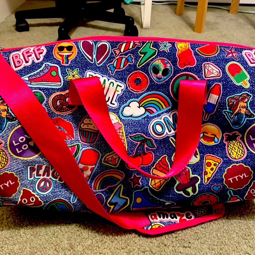 Top Trenz duffel bag.